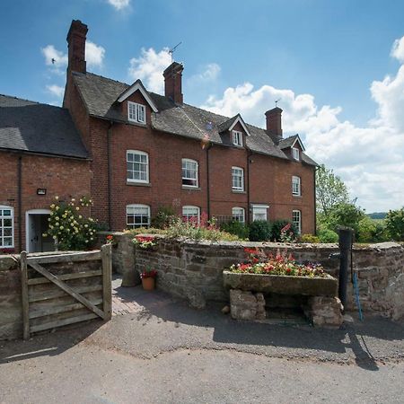 Moreton Hall Farm Bed & Breakfast Newport  Exterior photo