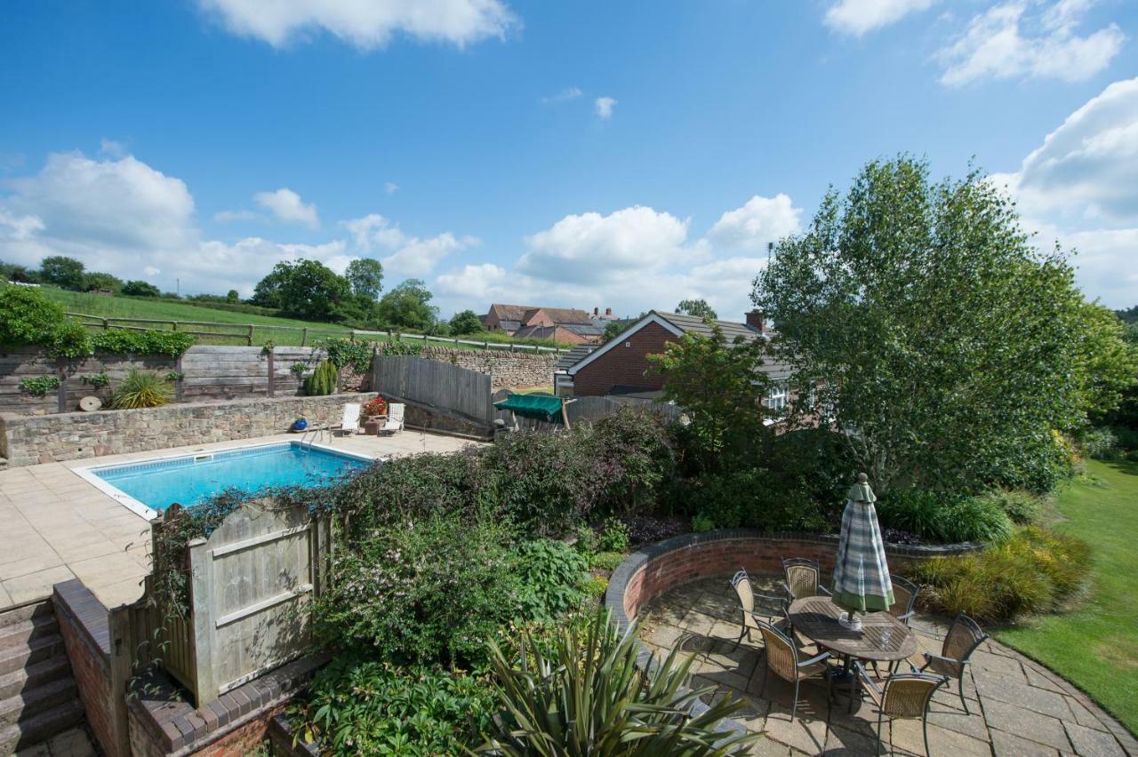 Moreton Hall Farm Bed & Breakfast Newport  Exterior photo