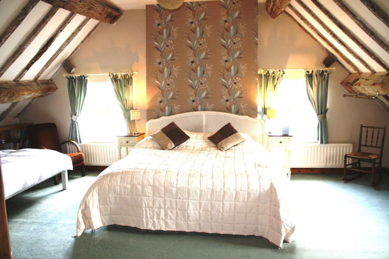 Moreton Hall Farm Bed & Breakfast Newport  Exterior photo