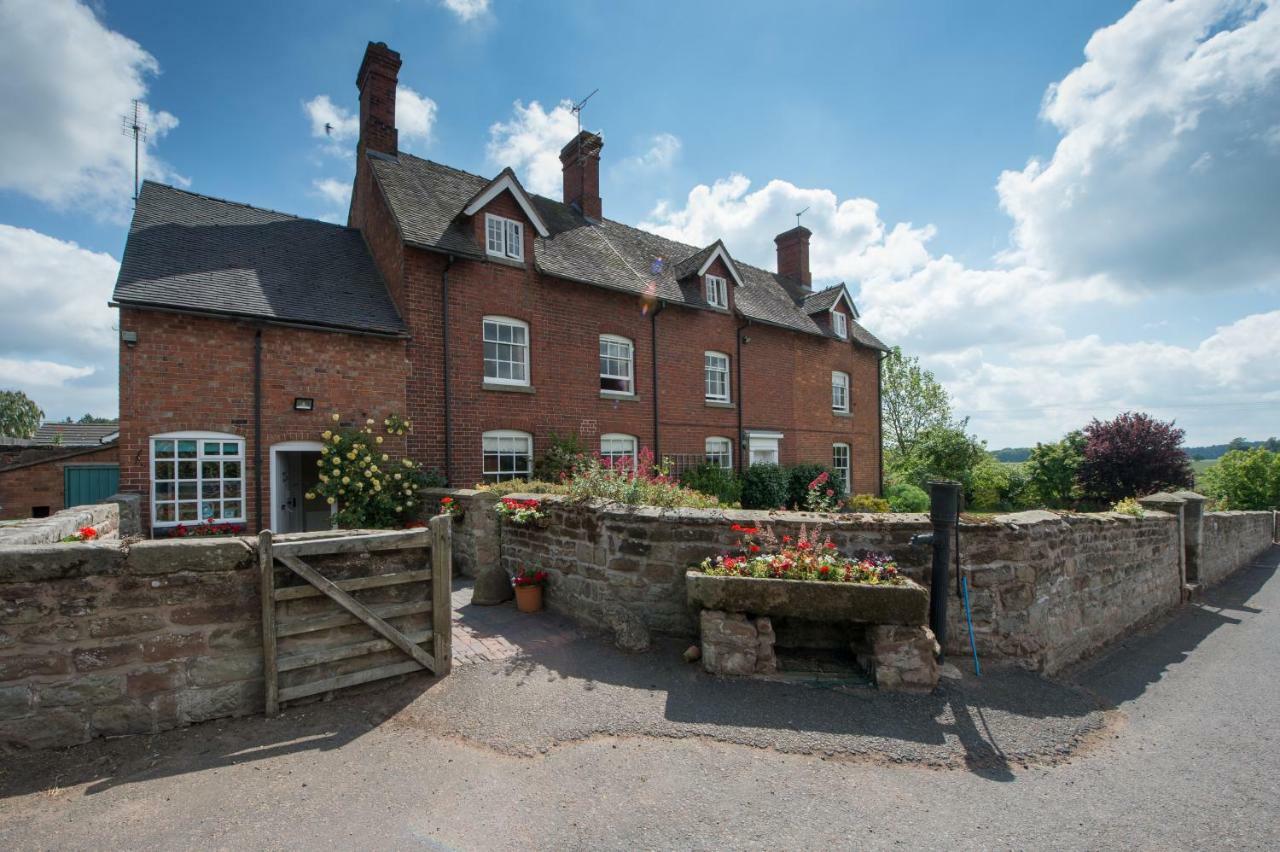 Moreton Hall Farm Bed & Breakfast Newport  Exterior photo