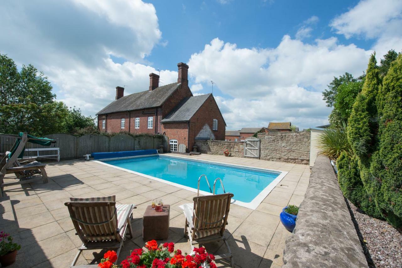 Moreton Hall Farm Bed & Breakfast Newport  Exterior photo