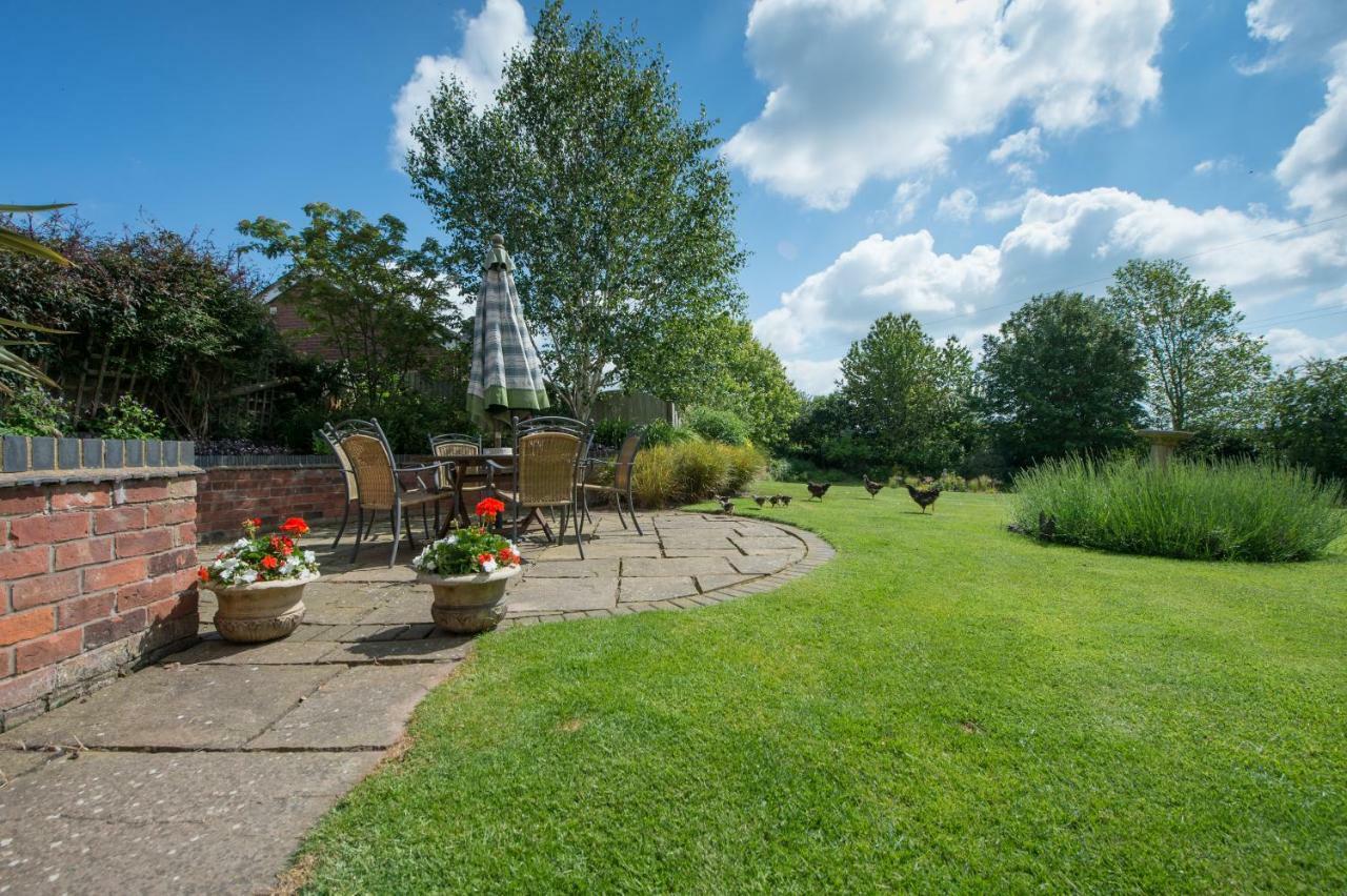 Moreton Hall Farm Bed & Breakfast Newport  Exterior photo